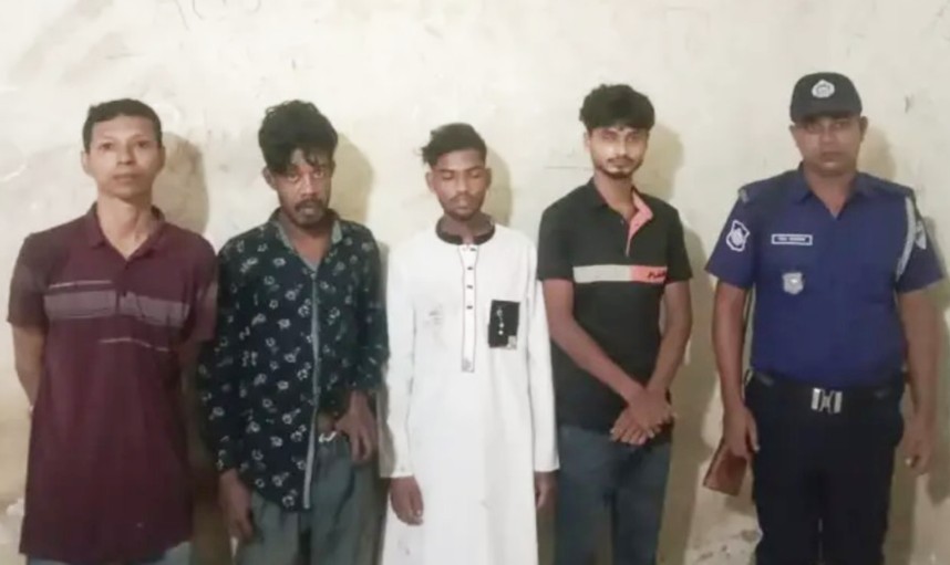 কুমিল্লায় ভুয়া সাংবাদিকসহ ৫ জন গ্রেফতার, অস্ত্র উদ্ধার